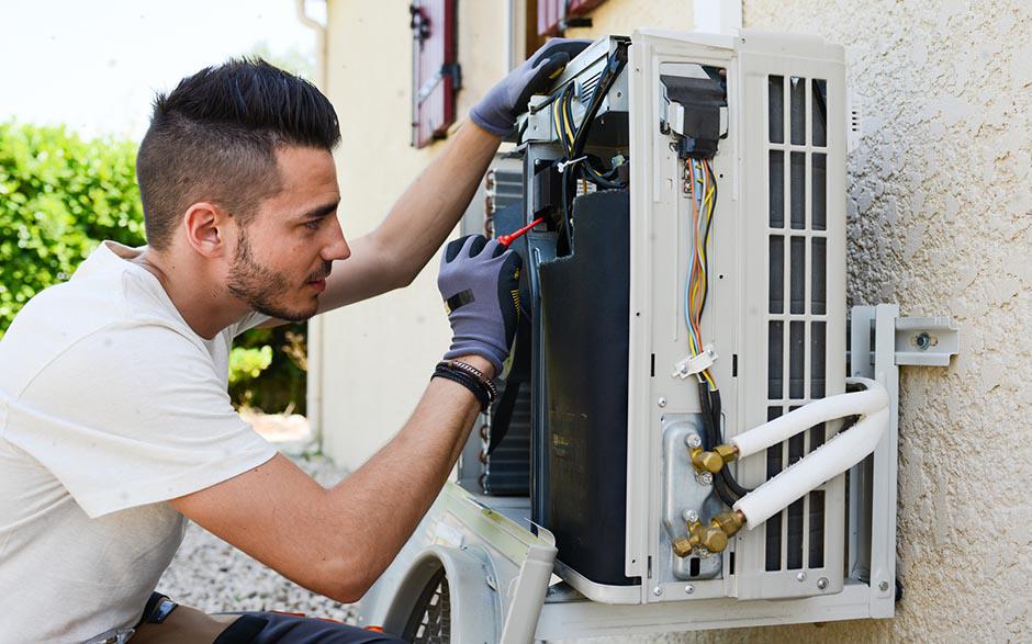 je recherche un électricien Lardy