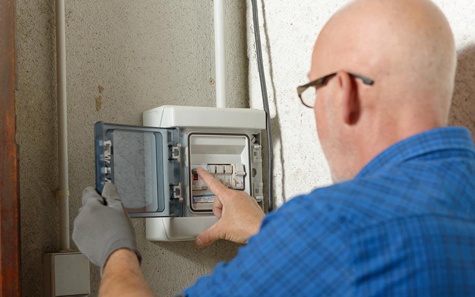je recherche un électricien Chevreuse